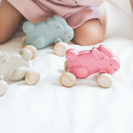 PlanToys Hase auf Rädern Schiebetier aus Holz - Heldenspielzeug