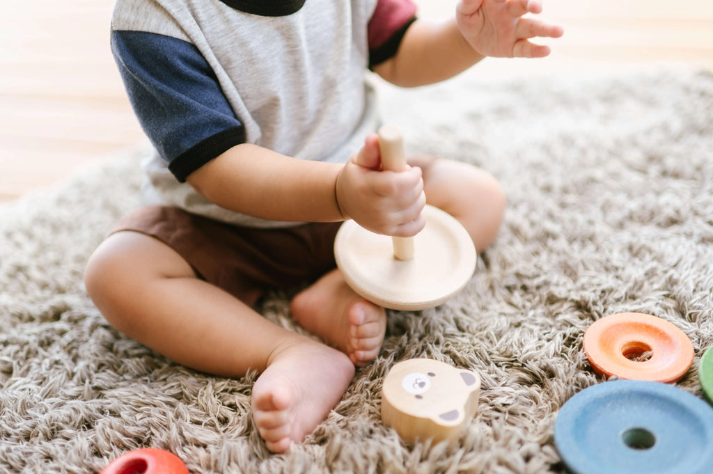 PlanToys Stapelspielzeug Stapelturm aus Holz Bär - Heldenspielzeug