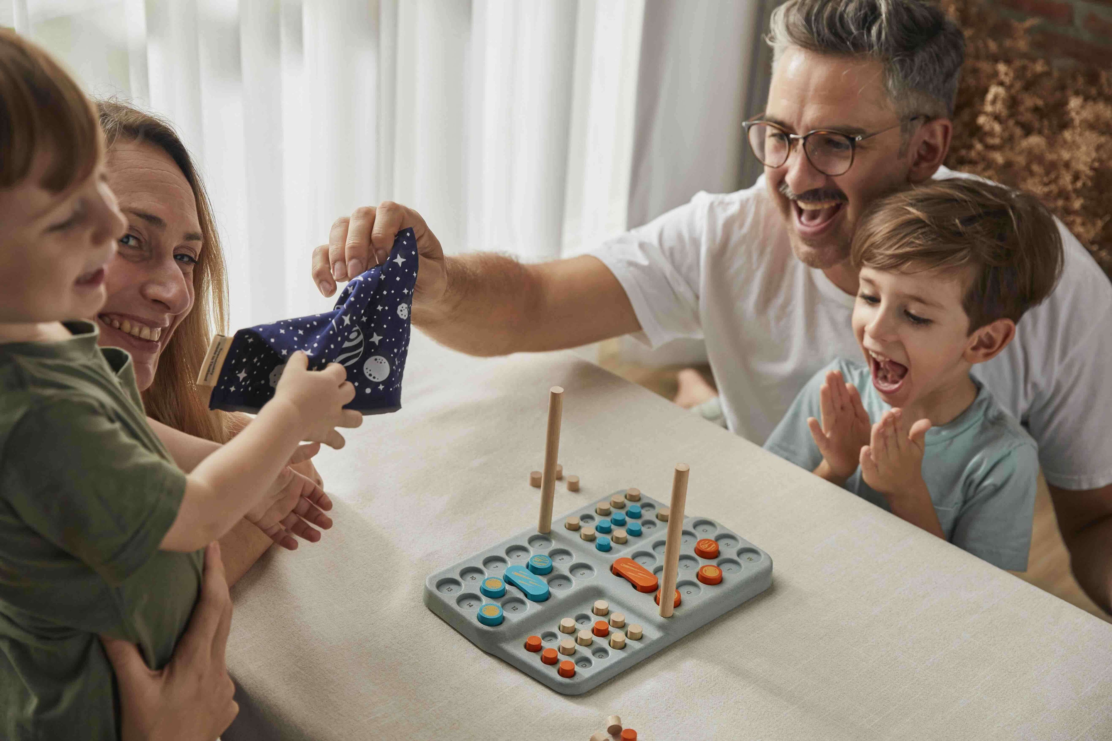 PlanToys Planetenraten Spiel - Heldenspielzeug