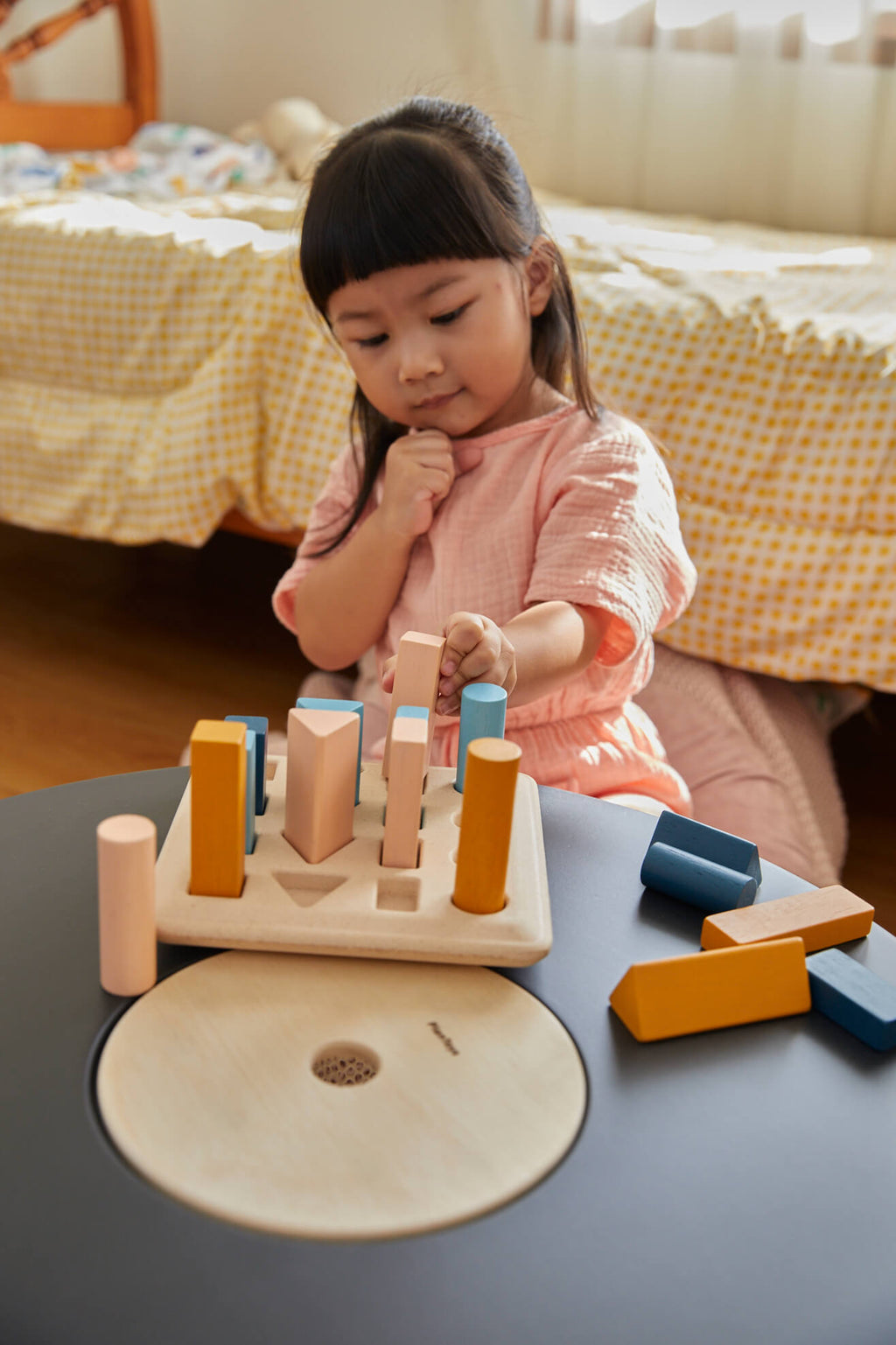 PlanToys Lernspiel Geometrie Stifte Orchard - Heldenspielzeug