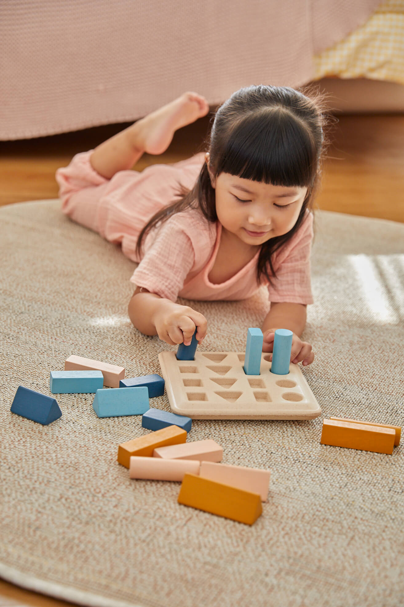 PlanToys Lernspiel Geometrie Stifte Orchard - Heldenspielzeug