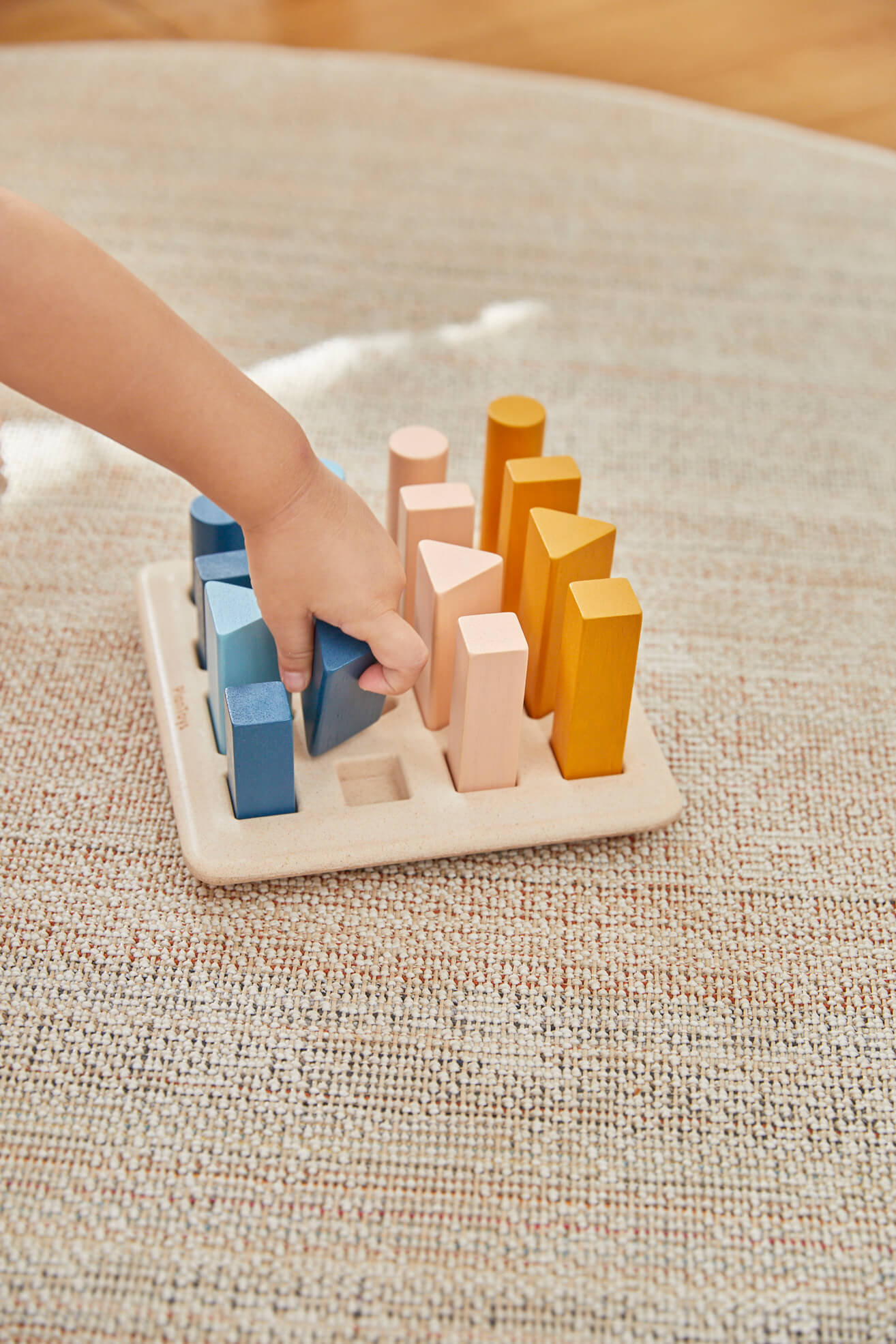 PlanToys Lernspiel Geometrie Stifte Orchard - Heldenspielzeug