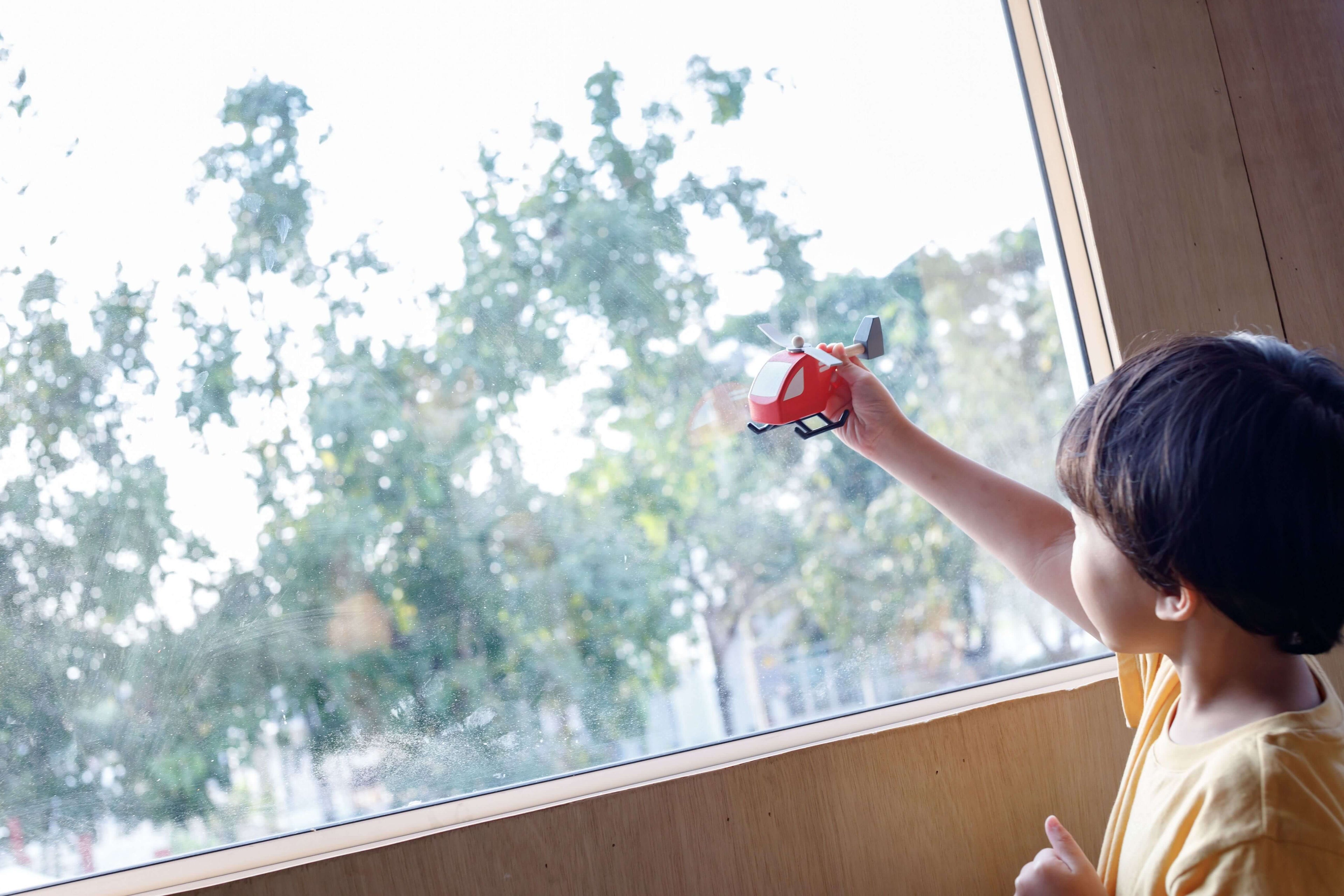 PlanToys Holz Hubschrauber - Heldenspielzeug