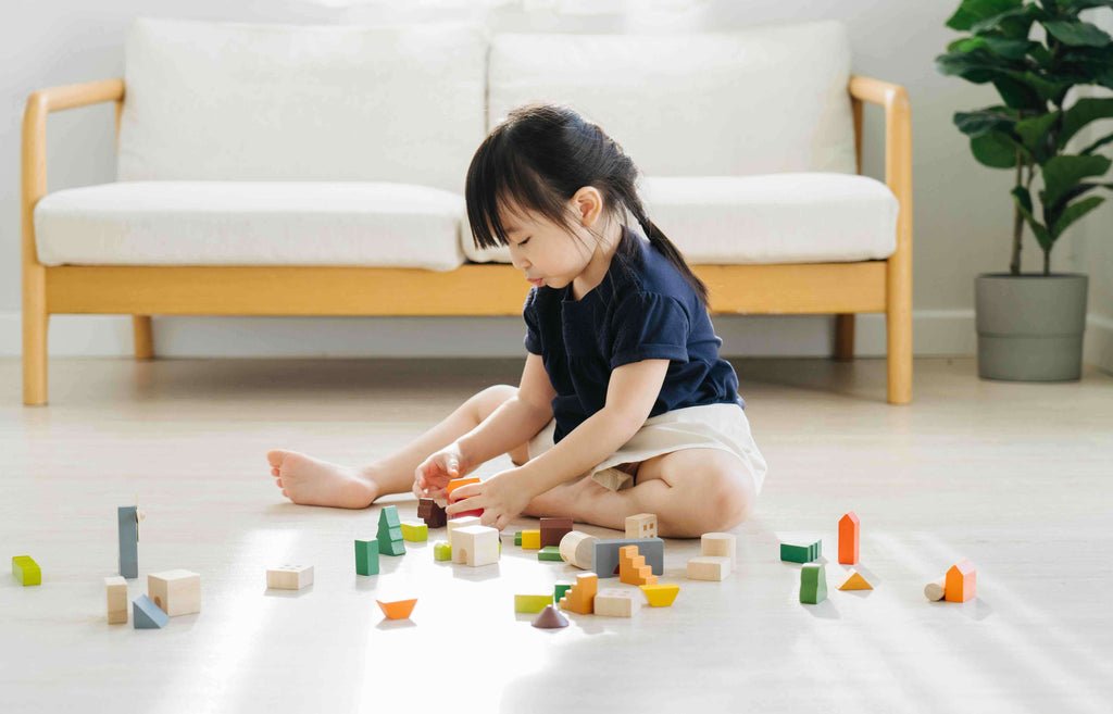 PlanToys Spielklötze Holzbausteine Dorf - Heldenspielzeug