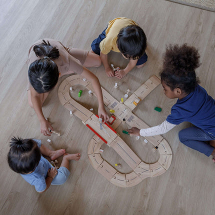 PlanToys Spielzeug Straße aus Holz (34 Teile)