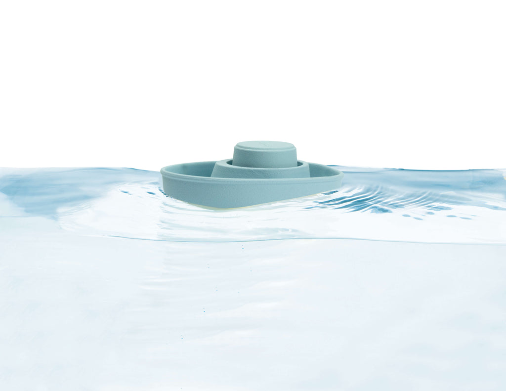 PlanToys Badewannnenspielzeug Schlauchboot mit Tauchfunktion - Heldenspielzeug