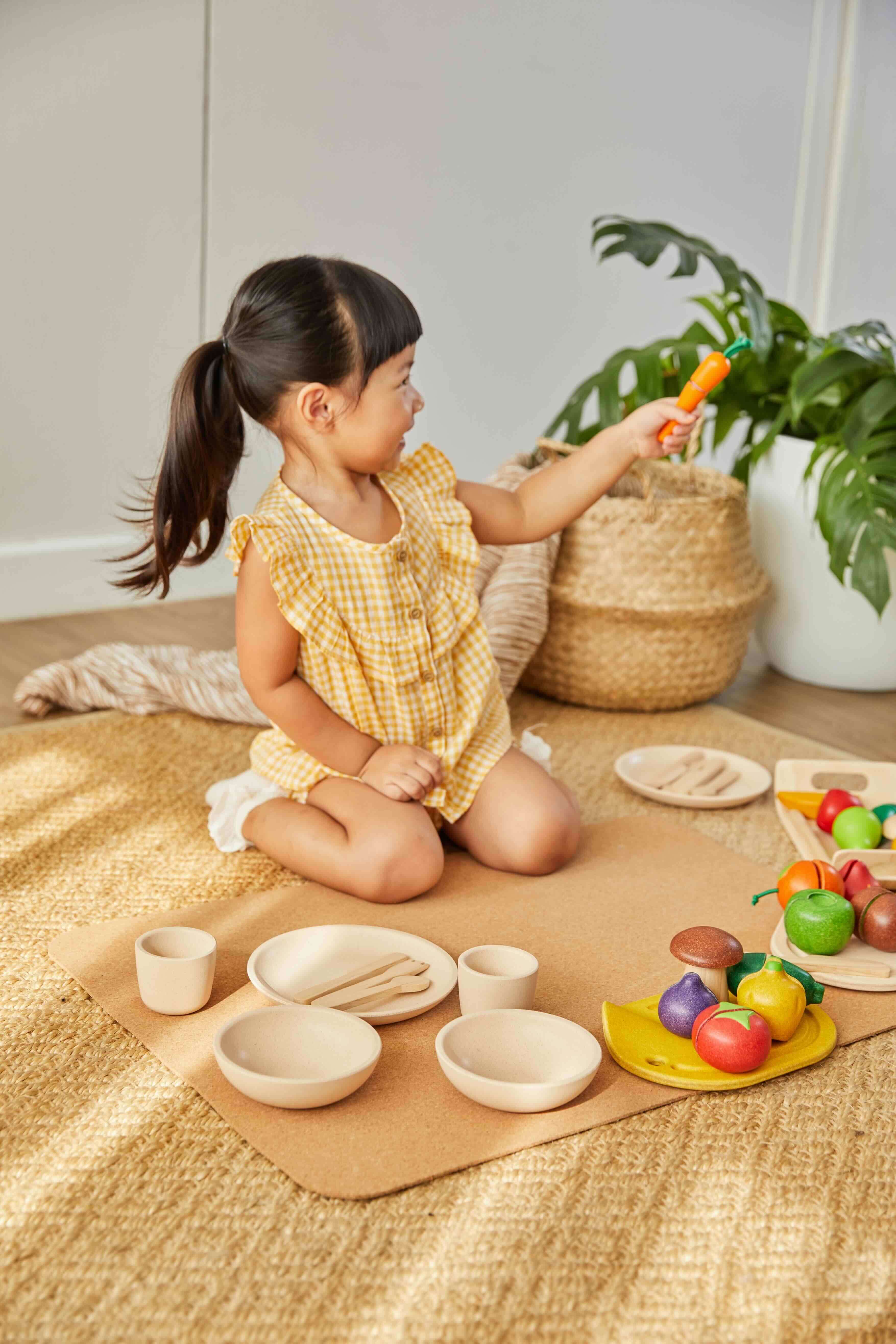 PlanToys Kindergeschirr Set aus Holz - Heldenspielzeug