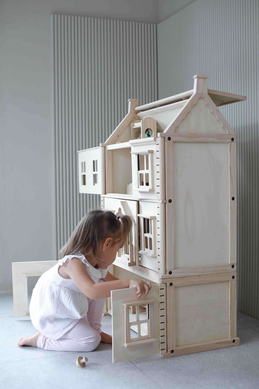 PlanToys Viktorianisches Puppenhaus - Heldenspielzeug