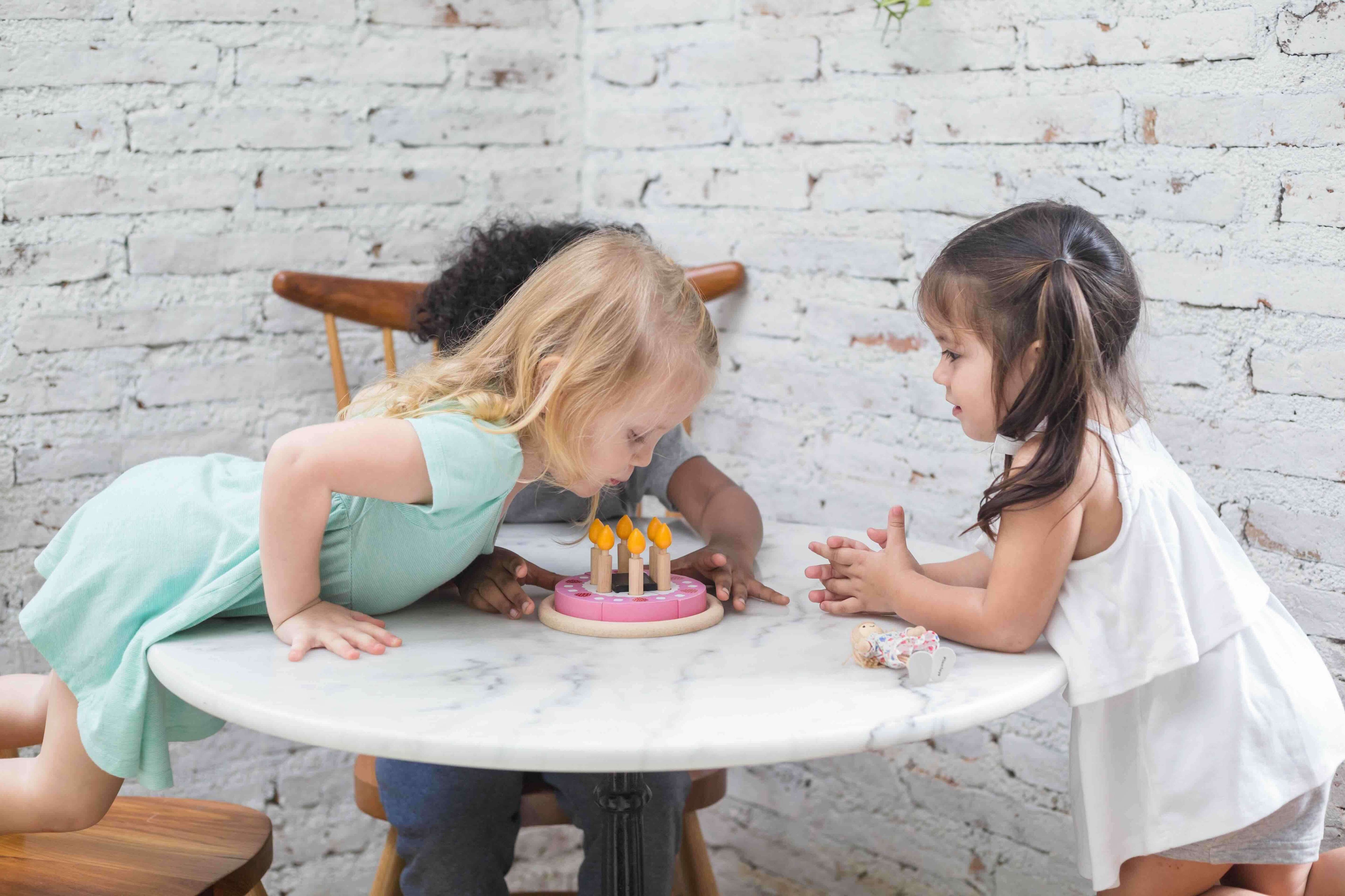 PlanToys Geburtstagskuchen Set (15 Teile) - Heldenspielzeug