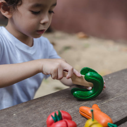PlanToys Krummes Obst & Gemüse Schneideset (6 Teile) - Heldenspielzeug