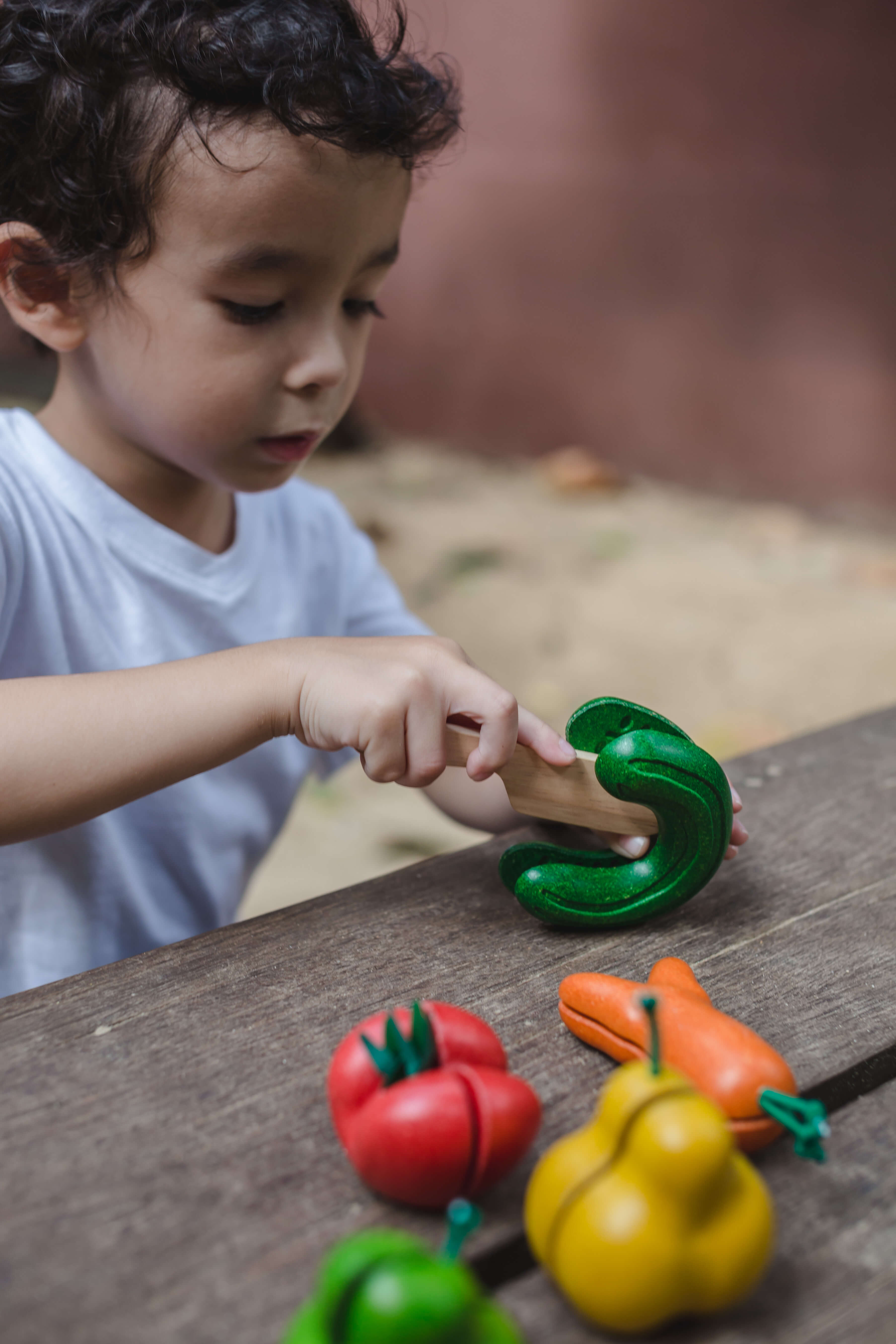 PlanToys Krummes Obst & Gemüse Schneideset (6 Teile) - Heldenspielzeug