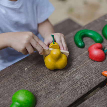 PlanToys Krummes Obst & Gemüse Schneideset (6 Teile) - Heldenspielzeug