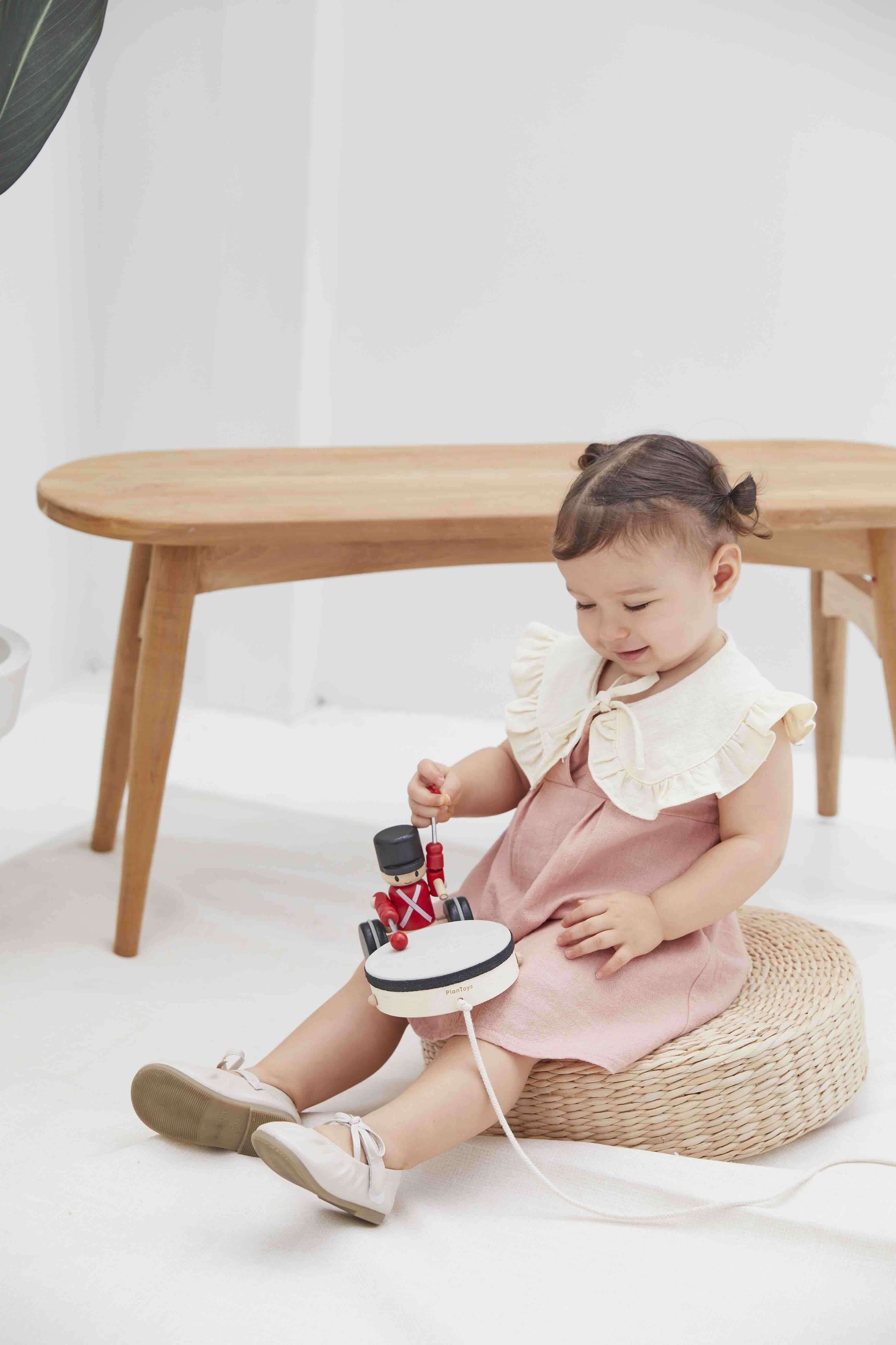 PlanToys Nachzieh-Trommler - Heldenspielzeug