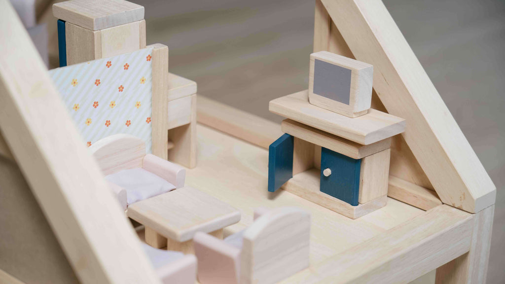 PlanToys Puppenhausmöbel Wohnzimmer Orchard - Heldenspielzeug