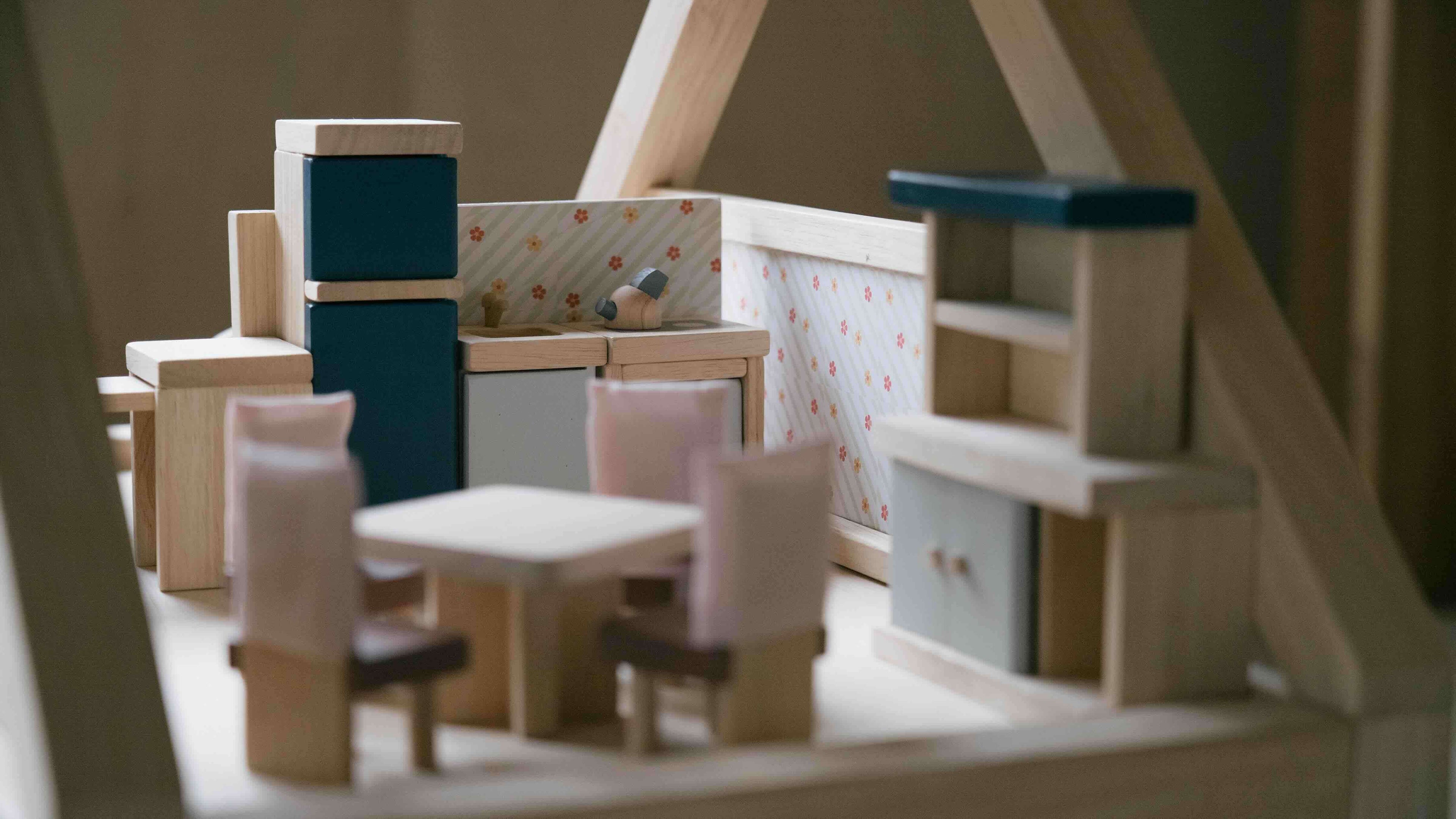 PlanToys Puppenhausmöbel Küche Orchard - Heldenspielzeug