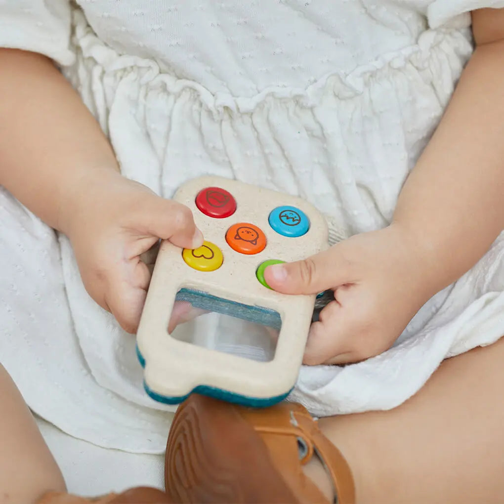 PlanToys Spielzeug Handy aus Holz - Heldenspielzeug