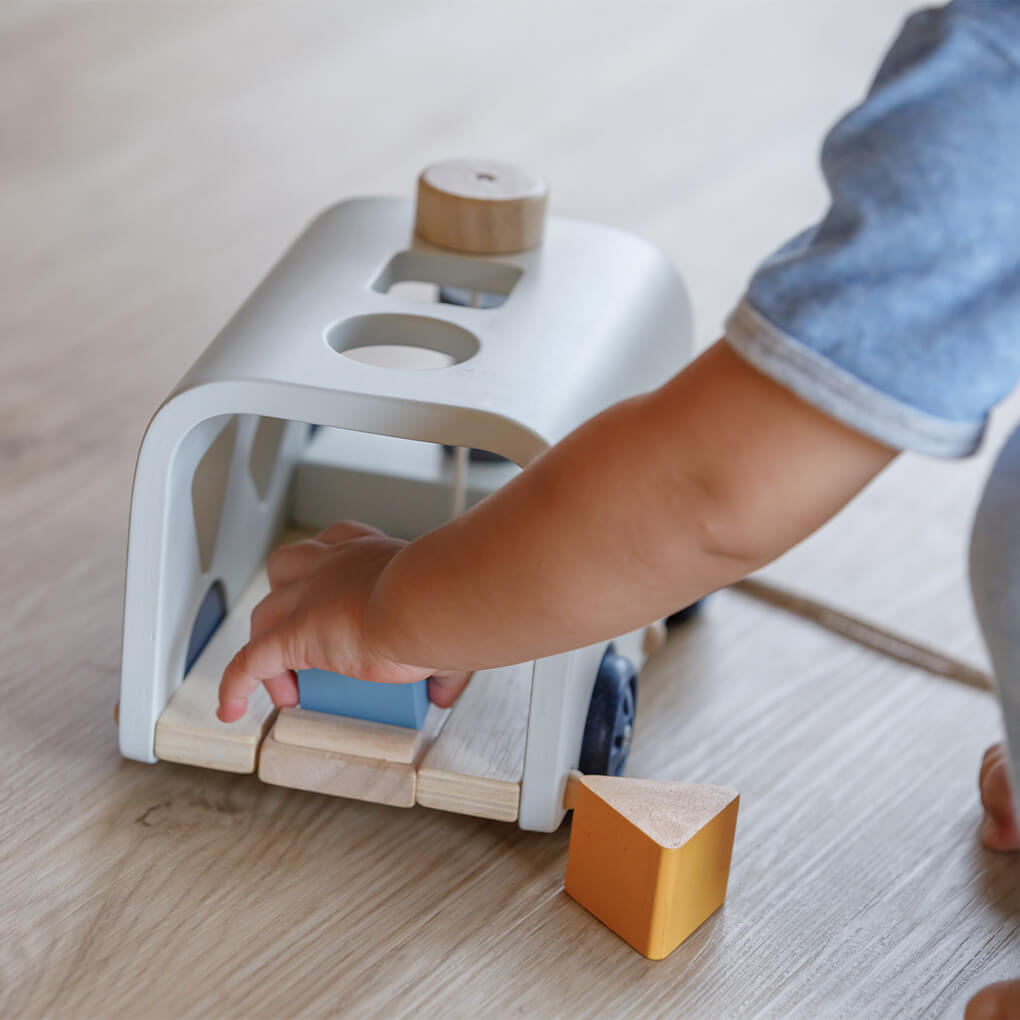 PlanToys Zieh- & Sortierspiel Bus