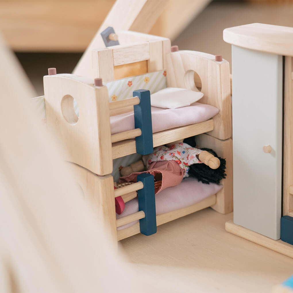 PlanToys Puppenhausmöbel Kinderzimmer Orchard - Heldenspielzeug