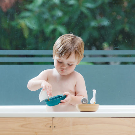 PlanToys Segelboot Badewannenspielzeug - Heldenspielzeug