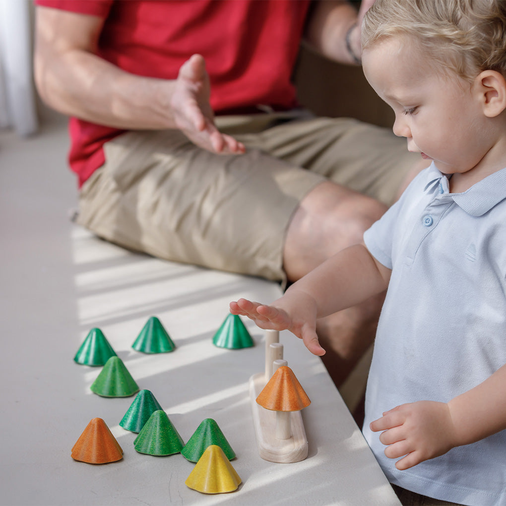 PlanToys Sortieren und Zählen Steckspiel Bäume - Heldenspielzeug