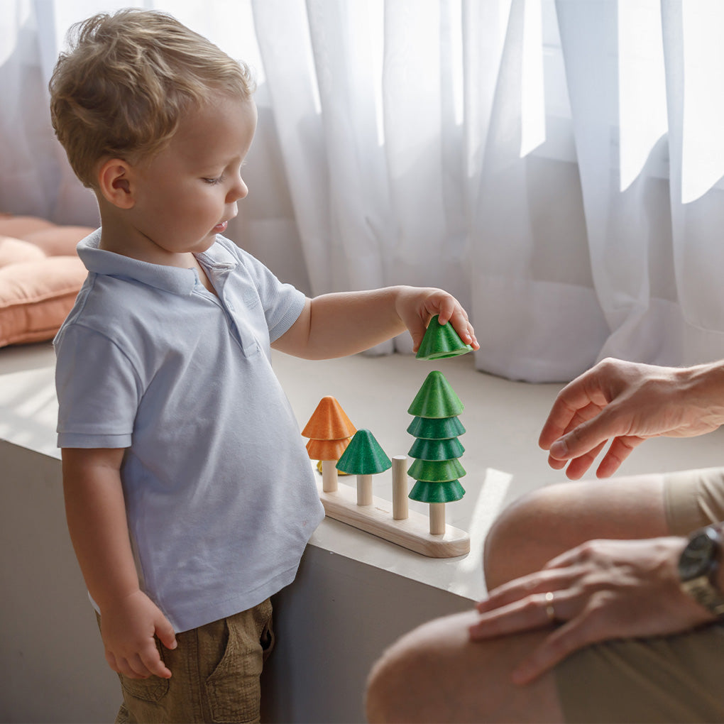 PlanToys Sortieren und Zählen Steckspiel Bäume - Heldenspielzeug