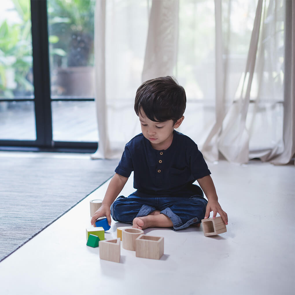 PlanToys Stapelspielzeug Form boxen Set - Heldenspielzeug